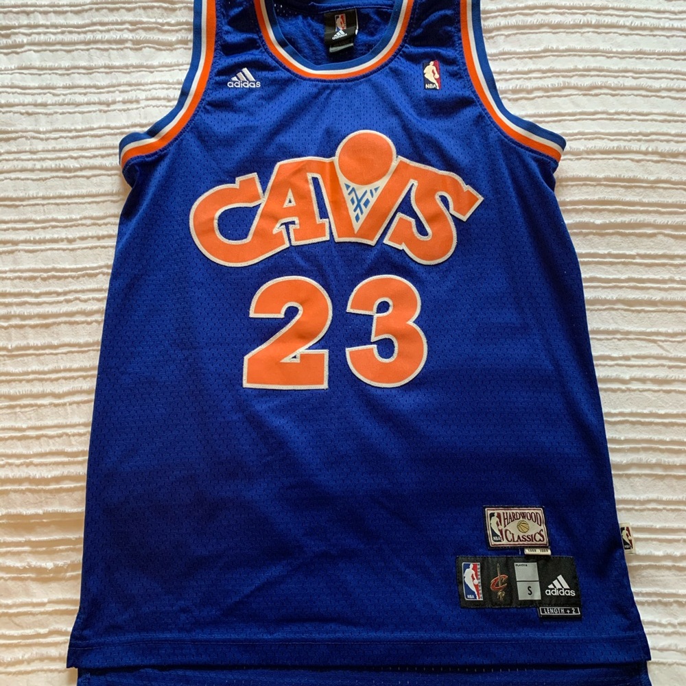 Lebron James cavaliers throwback jersey